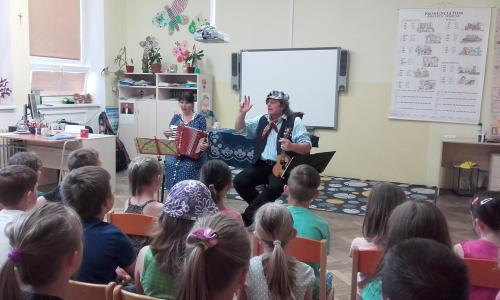 Hudební pořad s Milanem Benediktem Karpíškem - Na dvorku